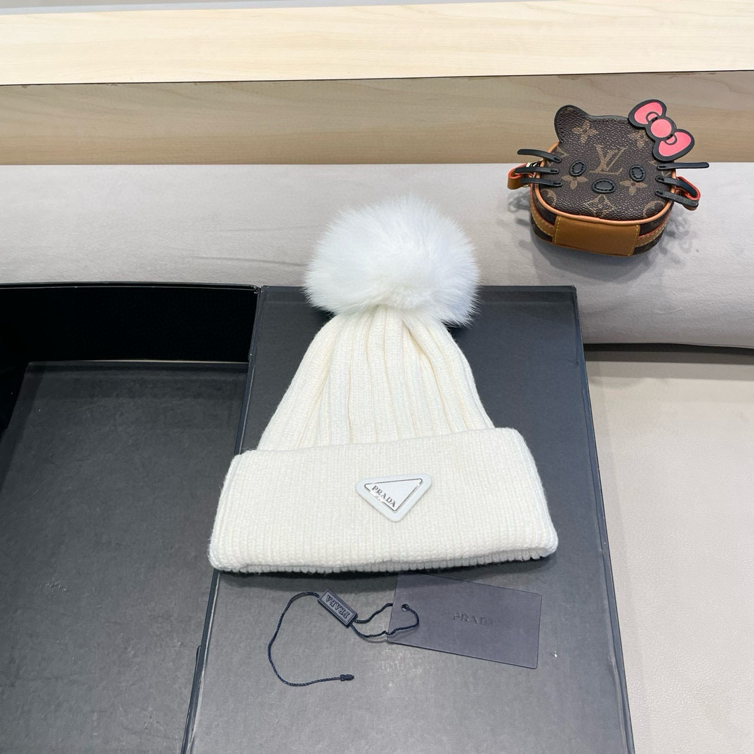 NO:218990,Prada Prada autumn and winter plus velvet thickened real fox wool ball wool hat women Korean style casual fashion versatile knit hat fisherman hat baseball hat knit hat, hat, prada, prada, espadrilles, hats19860909普拉达Prada秋冬季加绒加厚真的狐狸毛球毛线帽子女韩版潮休闲时尚百搭针织帽帽子渔夫帽棒球帽针织帽,帽子,prada,prada,espadrilles,hats,hat