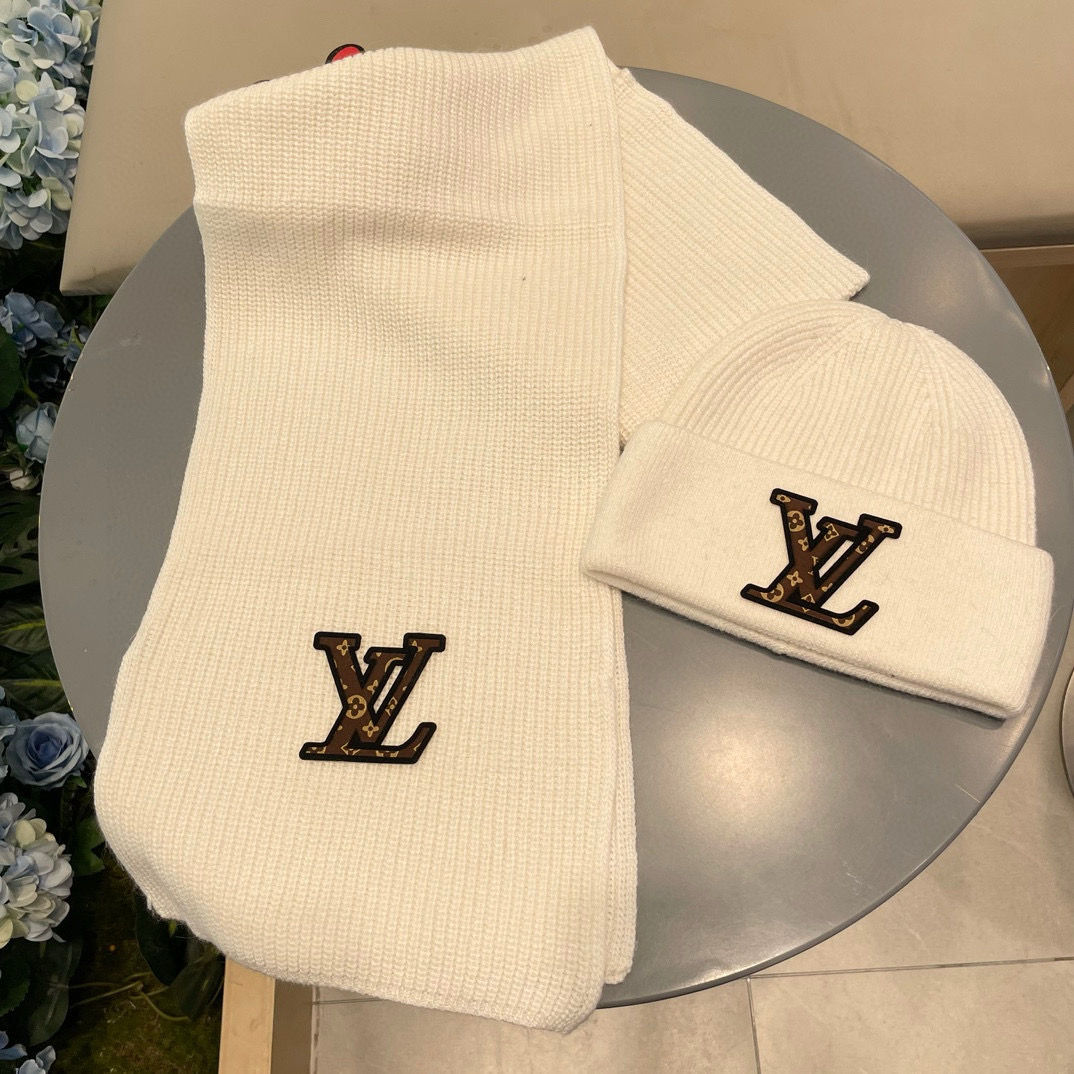 Lv家。【两件套-羊毛套装帽子】经典套装帽子！帽子➕围巾！暖暖哒超级舒服～冬日小姐姐减龄神器哦～这个冬天