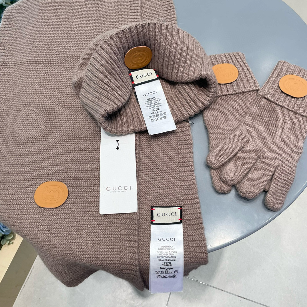 【围巾➕帽子➕手套 】三件套套装！简单大气是这款套帽围巾设计者的初心‼️真心美了～时尚柔软透气‼️材质：