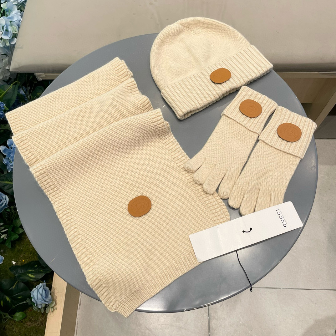 【围巾➕帽子➕手套 】三件套套装！简单大气是这款套帽围巾设计者的初心‼️真心美了～时尚柔软透气‼️材质：