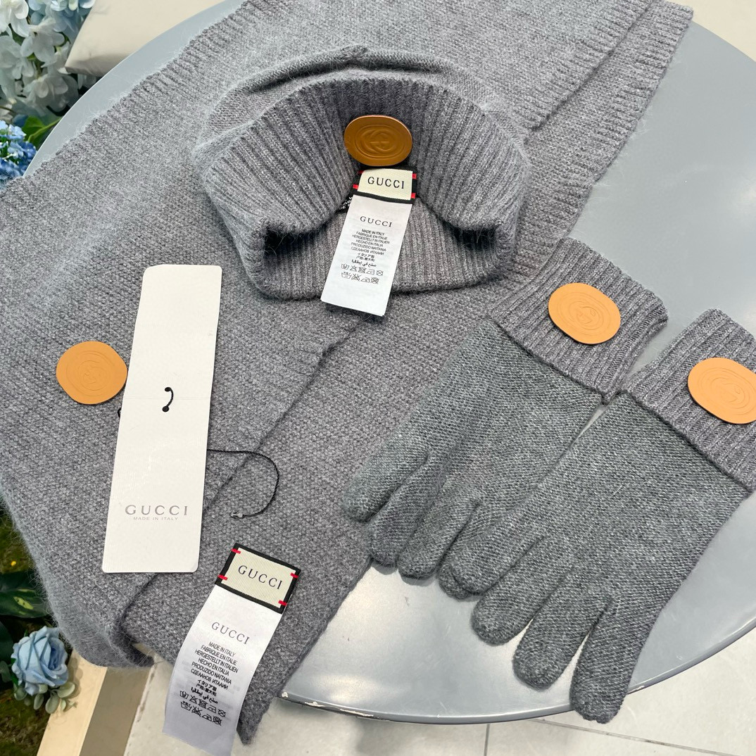 【围巾➕帽子➕手套 】三件套套装！简单大气是这款套帽围巾设计者的初心‼️真心美了～时尚柔软透气‼️材质：