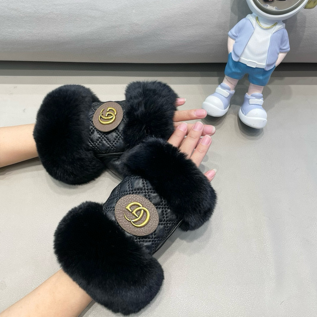 NO:294109,Gucci European new style [top original list] Women's rabbit hair high-end half-finger gloves 100% imported sheepskin leather is smooth, delicate and soft, first-class, imported sheepskin unique to the touch, top-notch workmanship, no details are left out of the genuine edition, gloves, gucci, sheepskin, gloves19860909Gucci 欧洲新款【顶级原单】女士兔毛高档半指手套 百分百选用进口羊皮 皮质光滑细腻柔软 手感一流认准进口羊皮特有手感顶级做工任何细节都不放过正品开版 码数均码手套,手套,gucci,sheepskin,gloves,accessory