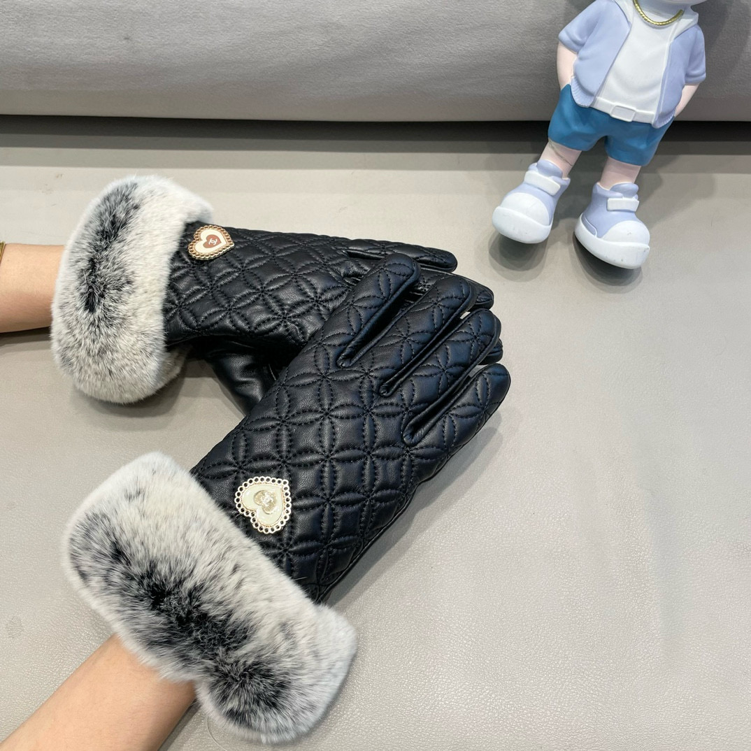 NO:294114,Chanel Chanel Love Autumn and Winter Lazy Rabbit Sheepskin Gloves are worth comparing the same style with different quality, instantly selling poor products in the market, imported first-class lazy Rabbit Hair Lazy Rabbit Hair Inner Lipstick Classic out of date. You can buy it if you like it. This quality will be used this year and next year. [Happy] [Happy] With box ML gloves, gloves, chanel, chanel, sheepskin, gloves19860909Chanel 香奈儿爱心秋冬懒兔毛羊皮手套值得对比同款不同品质,秒杀市场差产品,进口一级羊皮懒兔毛内里加绒 经典不过时款.喜欢可以入手了,这种品质的今年用了明年还能用 [愉快][愉快][愉快]配上盒子码数ML手套,手套,chanel,chanel,sheepskin,gloves,accessory