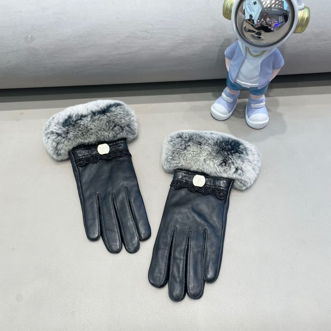 NO:294105,Louis Vuitton LV autumn and winter laziness rabbit wool sheepskin embroidered gloves mobile phone touch screen, worth comparing the same style with different quality, instantly selling poor products in the market, imported first-class laziness rabbit wool wool with fleece, classic outdated style. If you like it, you can buy it. This quality will be used this year and next year. [Happy] [Happy] Size L, XL gloves, gloves, louis vuitton, louis vuitton, sheepskin, gloves19860909路易威登LV秋冬懒兔毛羊皮刺绣手套手机触屏,值得对比同款不同品质,秒杀市场差产品,进口一级羊皮懒兔毛内里加绒 经典不过时款.喜欢可以入手了,这种品质的今年用了明年还能用 [愉快][愉快][愉快]码数L,XL手套,手套,louis vuitton,louis vuitton,sheepskin,gloves,accessory