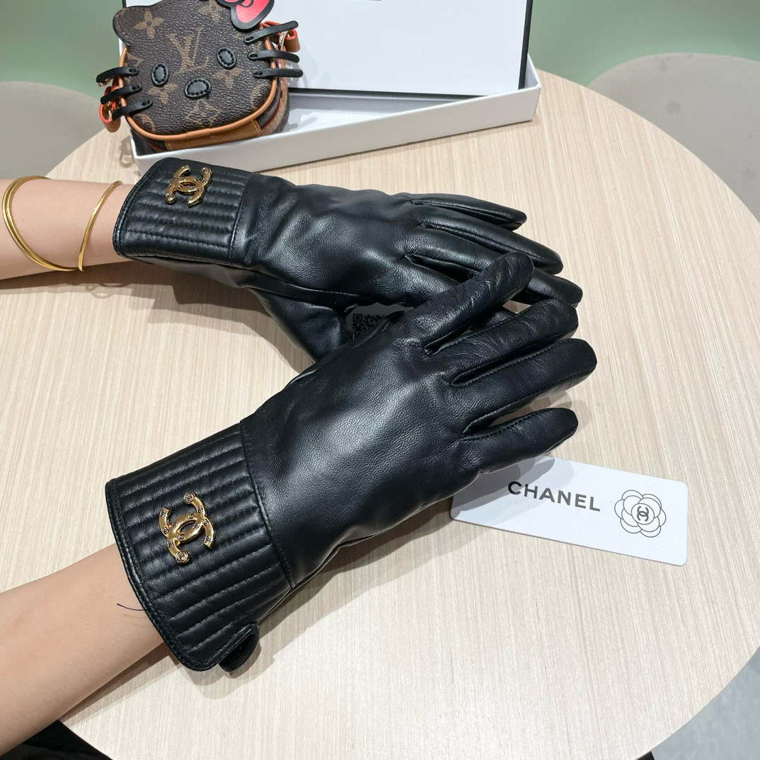 NO:294126,Chanel Chanel autumn and winter sheepskin gloves mobile phone touch screen, worth comparing the same style with different quality, instantly selling poor products in the market, imported first-class sheepskin inner lining, classic outdated style. Goddess Jimei can buy it, this quality can be used this year and next year. [Happy] [Happy] [Happy] ML gloves, gloves, chanel, chanel, sheepskin, gloves19860909Chanel 香奈儿秋冬羊皮手套手机触屏,值得对比同款不同品质,秒杀市场差产品,进口一级羊皮内里加绒 经典不过时款.女神集美们喜欢可以入手了,这种品质的今年用了明年还能用 [愉快][愉快][愉快]码数ML手套,手套,chanel,chanel,sheepskin,gloves,accessory