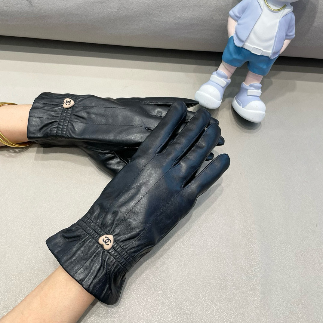 NO:294139,Chanel Chanel Autumn and Winter Lazy Rabbit Sheepskin Gloves are worth comparing the same style with different quality, instantly selling poor products in the market, imported first-class lazy Rabbit Hair with velvet, classic and outdated style. If you like it, you can buy it. This quality will be used this year and next year. [Happy] [Happy] [Happy] With box ML gloves, gloves, chanel, chanel, sheepskin, gloves19860909Chanel 香奈儿秋冬懒兔毛羊皮手套值得对比同款不同品质,秒杀市场差产品,进口一级羊皮懒兔毛内里加绒 经典不过时款.喜欢可以入手了,这种品质的今年用了明年还能用 [愉快][愉快][愉快]配上盒子码数ML手套,手套,chanel,chanel,sheepskin,gloves,accessory