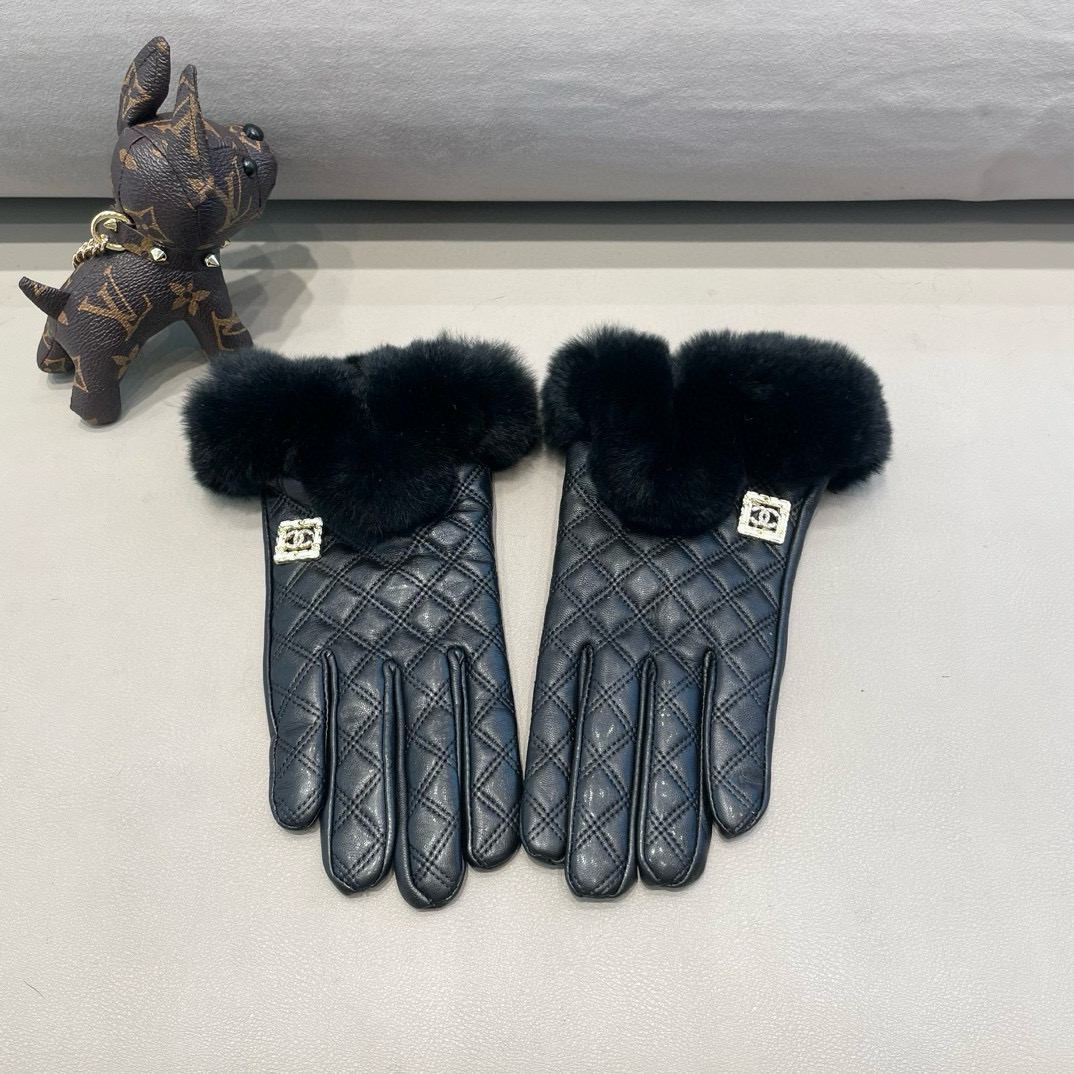 NO:294145,Chanel Chanel autumn and winter lazy rabbit fur randomly embroidered sheepskin gloves mobile phone touch screen, worth comparing the same style with different quality, instantly selling poor products in the market, imported first-class lazy rabbit fur with velvet inside, classic outdated style. If you like it, you can buy it. This quality will be used this year and next year. [Happy] [Happy] With box code ML gloves, gloves, chanel, chanel, sheepskin, gloves19860909Chanel 香奈儿秋冬懒兔毛乱绣羊皮手套手机触屏,值得对比同款不同品质,秒杀市场差产品,进口一级羊皮懒兔毛内里加绒 经典不过时款.喜欢可以入手了,这种品质的今年用了明年还能用 [愉快][愉快][愉快]配盒子码数ML手套,手套,chanel,chanel,sheepskin,gloves,accessory