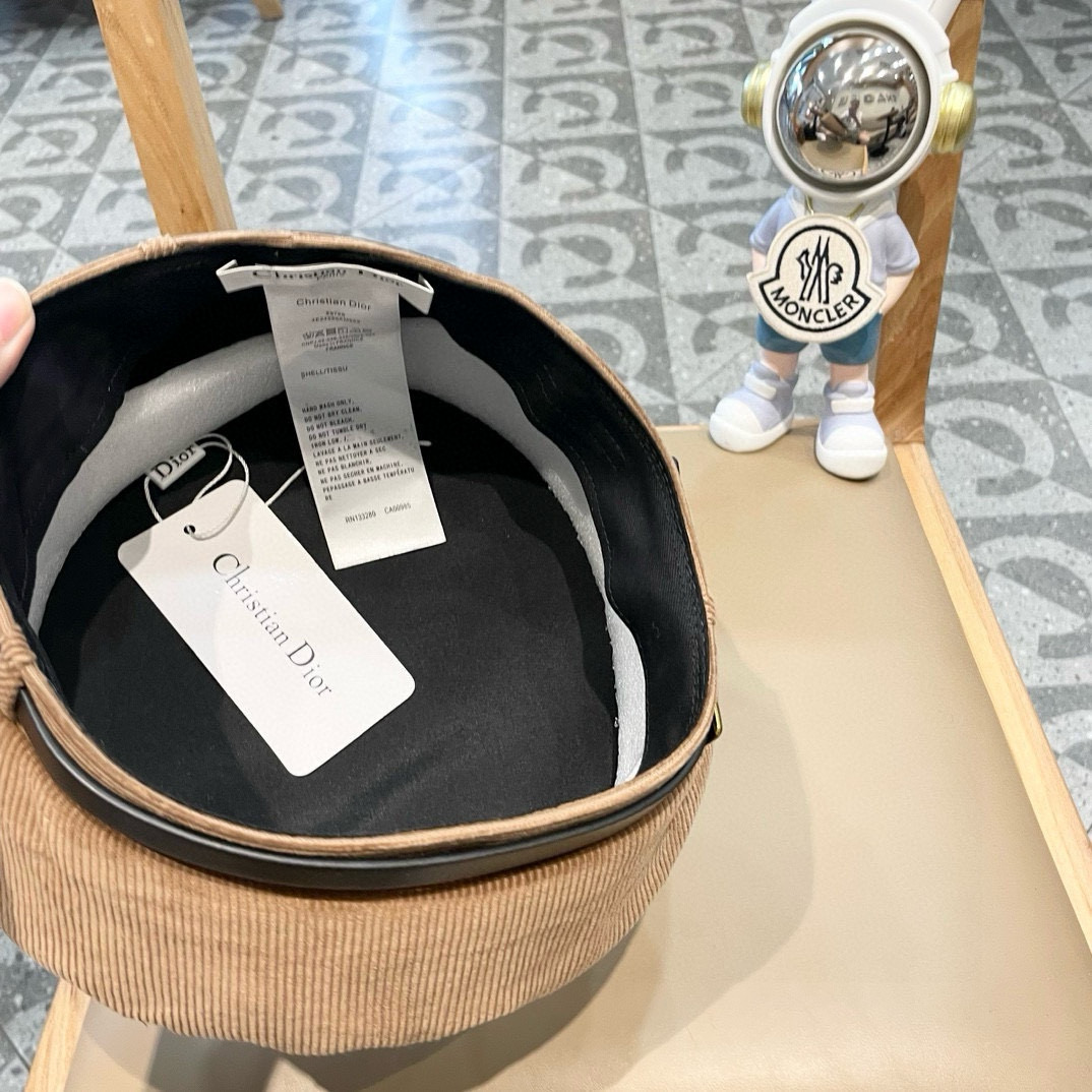 迪奥DIOR秋冬款美拉德风皮条贝雷帽女绒面大帽围显脸小新款保暖防风帽子