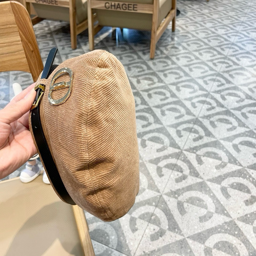 迪奥DIOR秋冬款美拉德风皮条贝雷帽女绒面大帽围显脸小新款保暖防风帽子