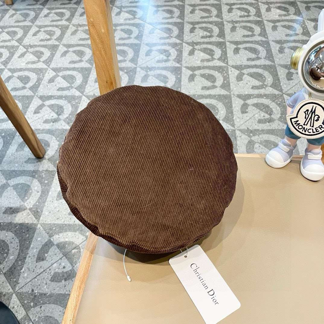 迪奥DIOR秋冬款美拉德风皮条贝雷帽女绒面大帽围显脸小新款保暖防风帽子