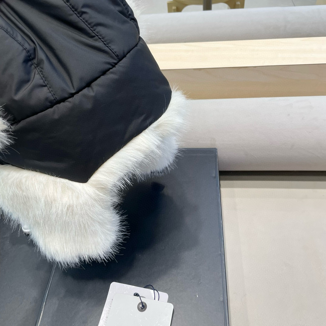 moncler东北防寒雷锋帽子女款秋冬季毛绒加厚保暖骑行电动车防风护耳棉帽