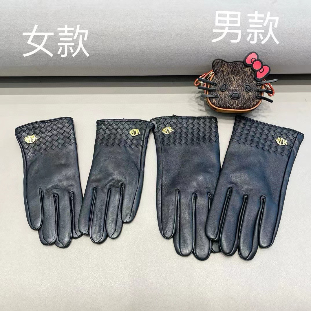 NO:294149,Women's model Dior Dior New exclusive first touch screen gloves Couple model. Women's model [Original single quality] Official website synchronizes the new high-end sheepskin gloves for men. 100% use imported sheepskin. The leather is delicate and soft. It is better to know that imported sheepskin has a unique feel and cashmere inside. The original custom hardware top-grade workmanship is not missed. The genuine edition is 100% open. The counter is 100% digits for women. The number of numbers for men. XL XXL gloves, gloves, dior, dior, sheepskin, gloves19860909女款 男款 Dior迪奥 新款独家首发触屏手套 情侣款.女款【原单品质】官网同步男士新款高档羊皮手套不可错过百分百选用进口羊皮 皮质细腻柔软 认准进口羊皮特有手感羊绒内里保暖更佳 原版定制五金顶级做工任何细节都不放过正品开版 专柜一比一女款码数M L.男款码数XL XXL手套,手套,dior,dior,sheepskin,gloves,accessory