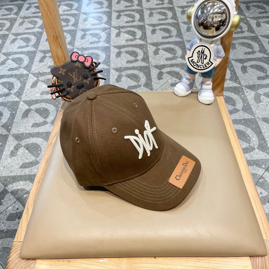  Dior迪奥棒球帽🧢简约大气❤时尚大方🌹低调奢华🥰防晒，时尚两不误，百搭款🙆🏻😱亲，赶紧入手吧🤩你值得