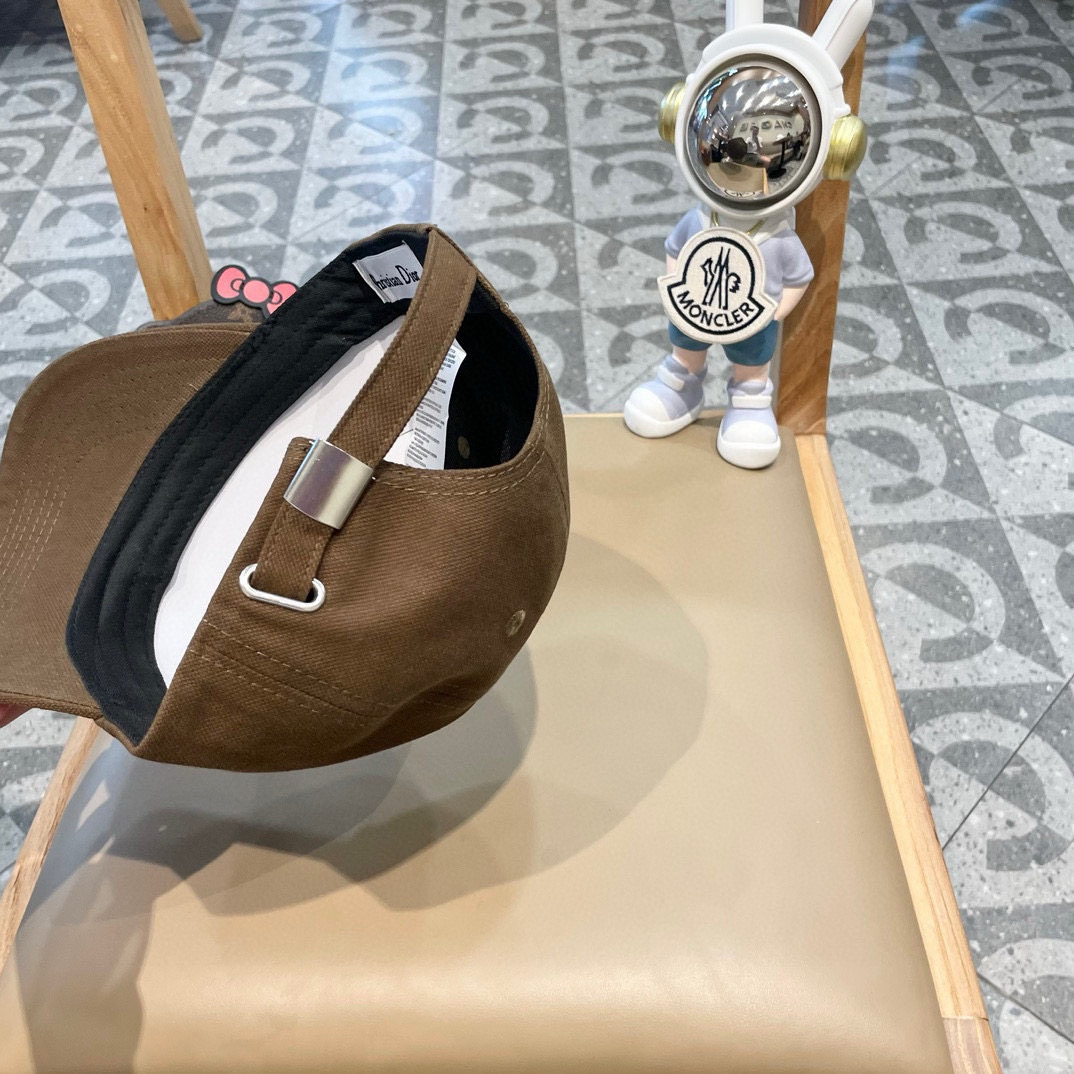  Dior迪奥棒球帽🧢简约大气❤时尚大方🌹低调奢华🥰防晒，时尚两不误，百搭款🙆🏻😱亲，赶紧入手吧🤩你值得