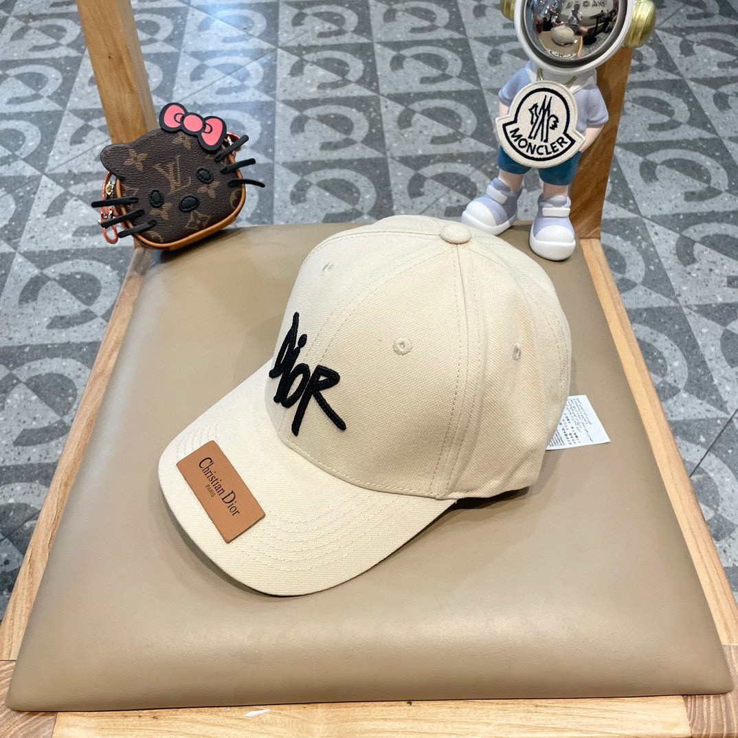  Dior迪奥棒球帽🧢简约大气❤时尚大方🌹低调奢华🥰防晒，时尚两不误，百搭款🙆🏻😱亲，赶紧入手吧🤩你值得