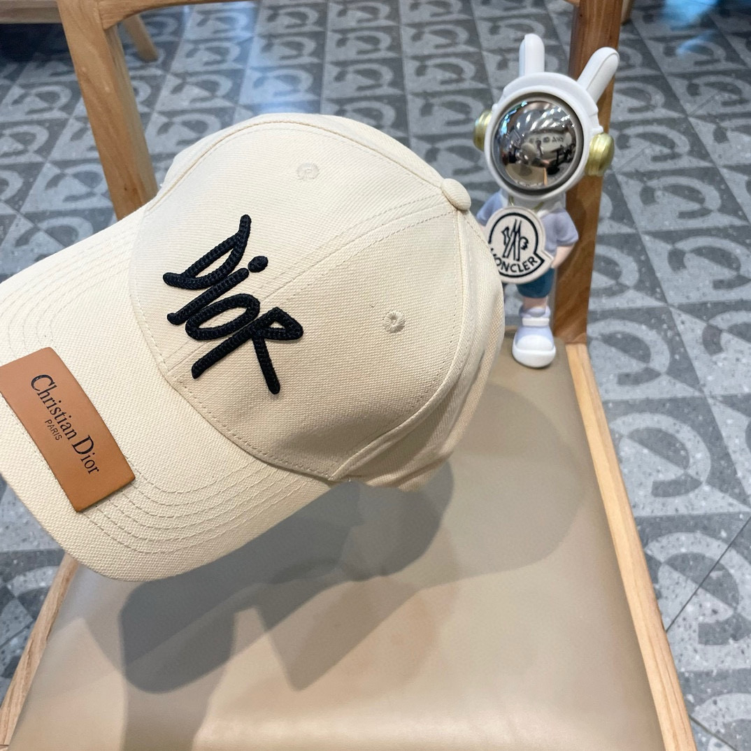  Dior迪奥棒球帽🧢简约大气❤时尚大方🌹低调奢华🥰防晒，时尚两不误，百搭款🙆🏻😱亲，赶紧入手吧🤩你值得
