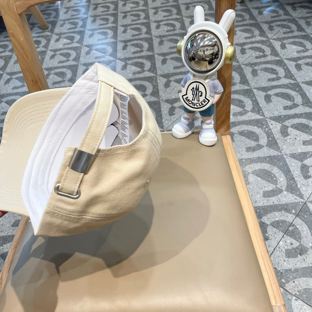  Dior迪奥棒球帽🧢简约大气❤时尚大方🌹低调奢华🥰防晒，时尚两不误，百搭款🙆🏻😱亲，赶紧入手吧🤩你值得