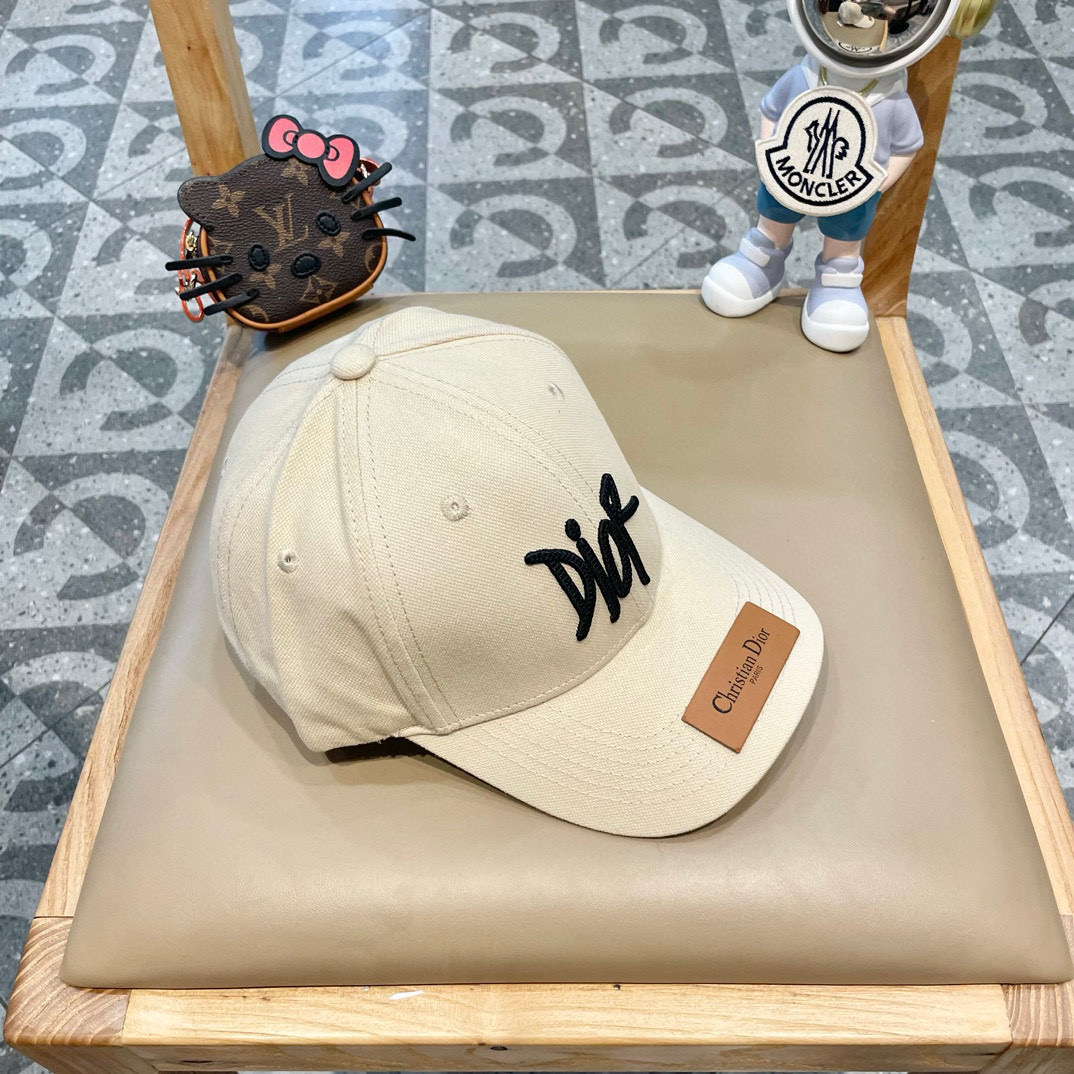  Dior迪奥棒球帽🧢简约大气❤时尚大方🌹低调奢华🥰防晒，时尚两不误，百搭款🙆🏻😱亲，赶紧入手吧🤩你值得