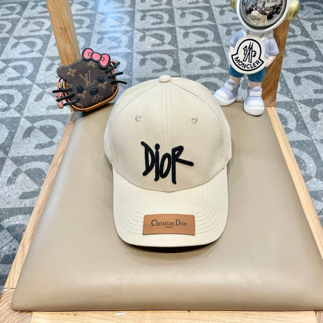  Dior迪奥棒球帽🧢简约大气❤时尚大方🌹低调奢华🥰防晒，时尚两不误，百搭款🙆🏻😱亲，赶紧入手吧🤩你值得