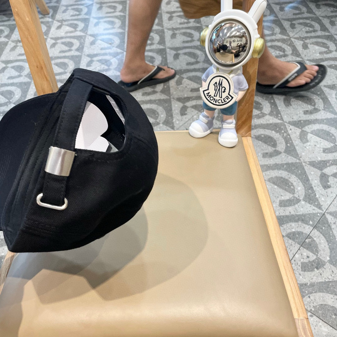  Dior迪奥棒球帽🧢简约大气❤时尚大方🌹低调奢华🥰防晒，时尚两不误，百搭款🙆🏻😱亲，赶紧入手吧🤩你值得