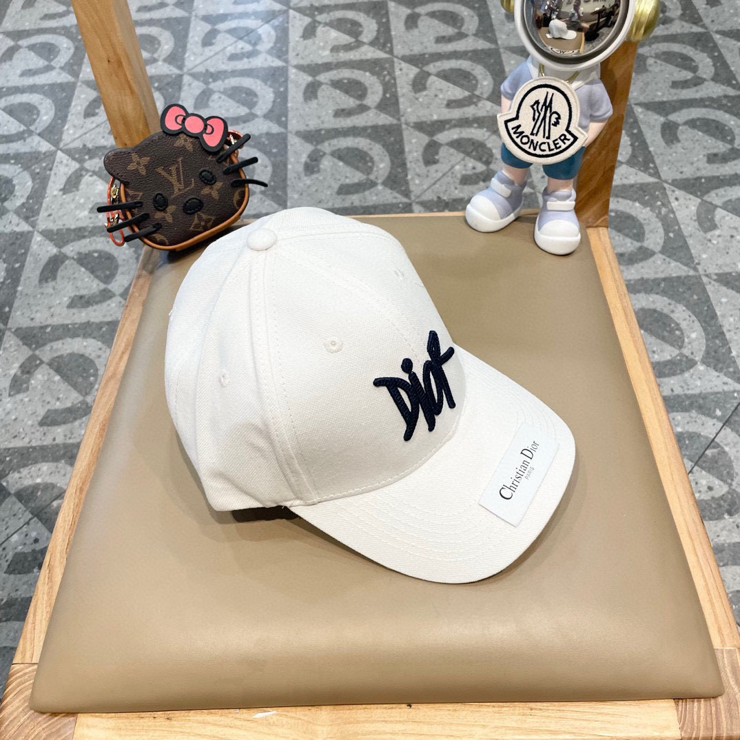  Dior迪奥棒球帽🧢简约大气❤时尚大方🌹低调奢华🥰防晒，时尚两不误，百搭款🙆🏻😱亲，赶紧入手吧🤩你值得