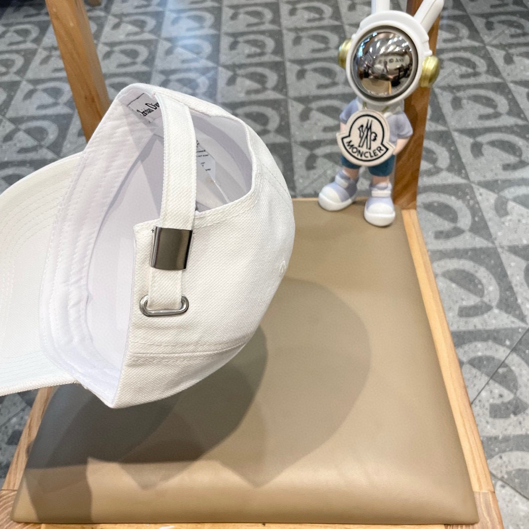  Dior迪奥棒球帽🧢简约大气❤时尚大方🌹低调奢华🥰防晒，时尚两不误，百搭款🙆🏻😱亲，赶紧入手吧🤩你值得