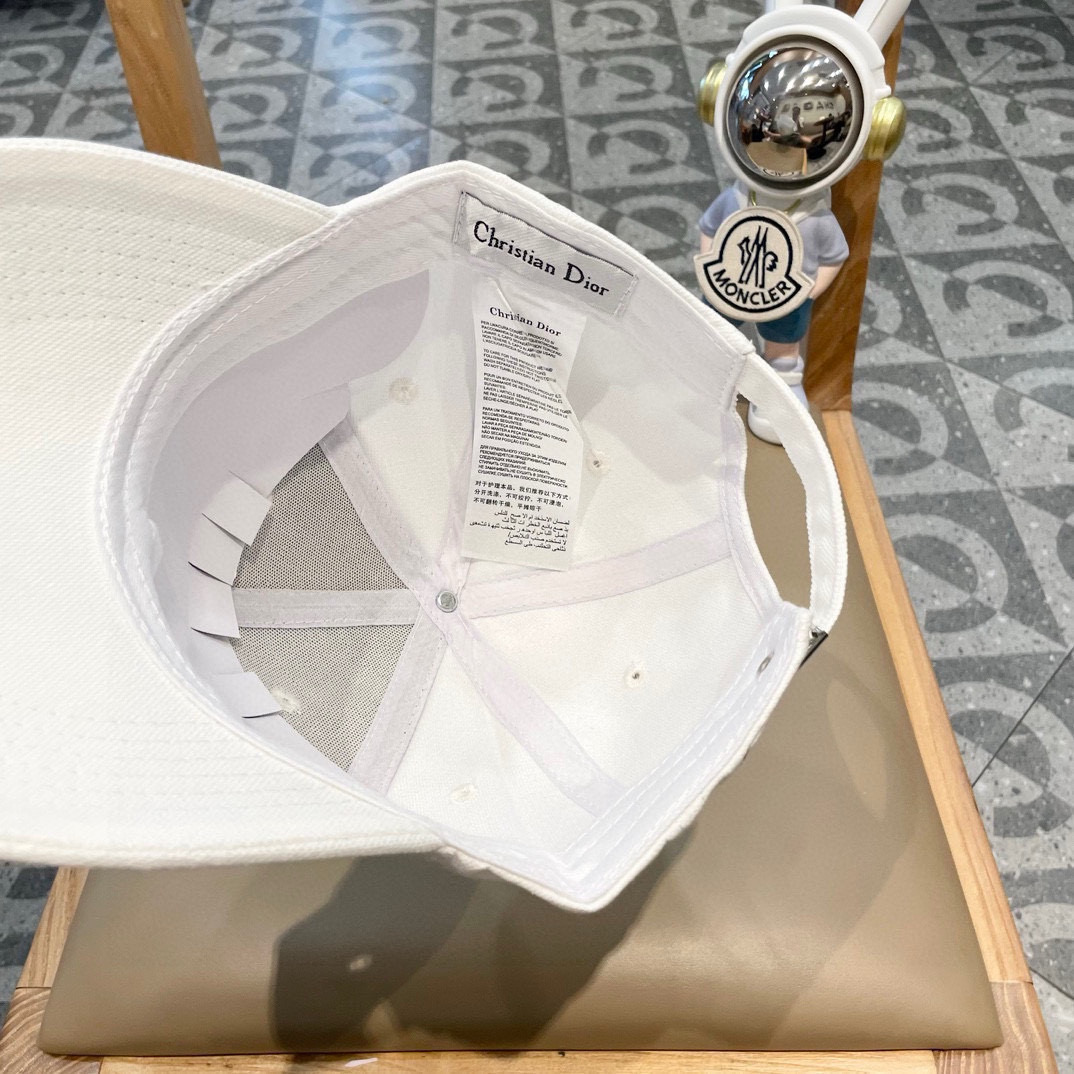  Dior迪奥棒球帽🧢简约大气❤时尚大方🌹低调奢华🥰防晒，时尚两不误，百搭款🙆🏻😱亲，赶紧入手吧🤩你值得