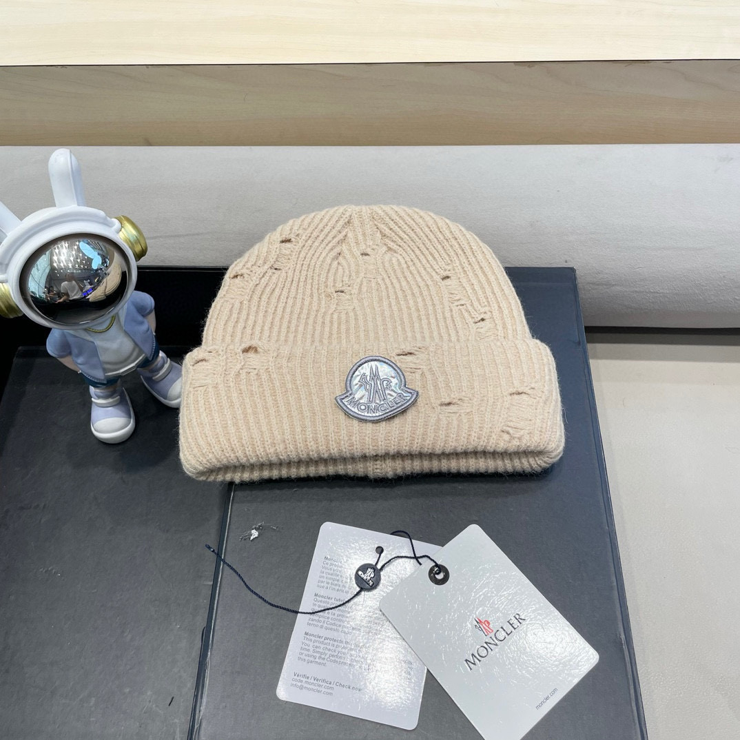 NO:220600,Moncler autumn and winter simple fashion ripped knitted hat men and women versatile retro small letter wool hat couple cold hat fisherman hat baseball hat knit hat, hat, christian louboutin, espadrilles, hats19860909moncler秋冬简约时尚破洞针织帽男女款百搭复古小字母毛线帽情侣冷帽帽子渔夫帽棒球帽针织帽,帽子,christian louboutin,espadrilles,hats,hat