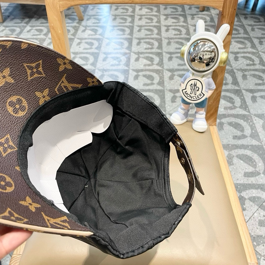    路易威登LouisVuitton新款棒球帽🧢  
LV棒球帽，简约大气，男女通用
