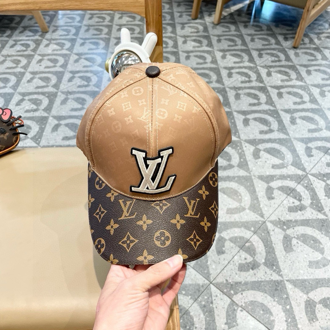    路易威登LouisVuitton新款棒球帽🧢  
LV棒球帽，简约大气，男女通用