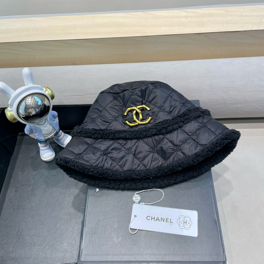 NO:220617,Chanel double-sided Korean lamb wool plus cotton fisherman hat for women in winter warmth thickened diamond checkered black face small basin hat trendy hat fisherman hat baseball hat knit hat, hat, chanel, espadrilles, hats19860909Chanel 双面韩版羊羔毛加棉渔夫帽女冬季保暖加厚菱形格纹黑色显脸小盆帽子潮帽子渔夫帽棒球帽针织帽,帽子,chanel,espadrilles,hats,hat