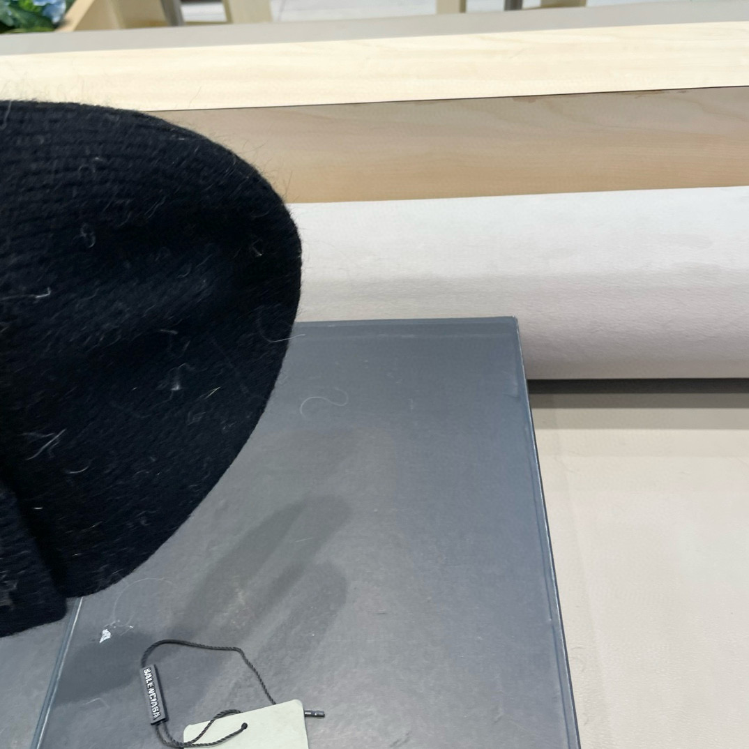 巴黎世家可爱高级感兔毛白色毛线帽子女潮韩版秋冬日系冷帽保暖套头针织帽