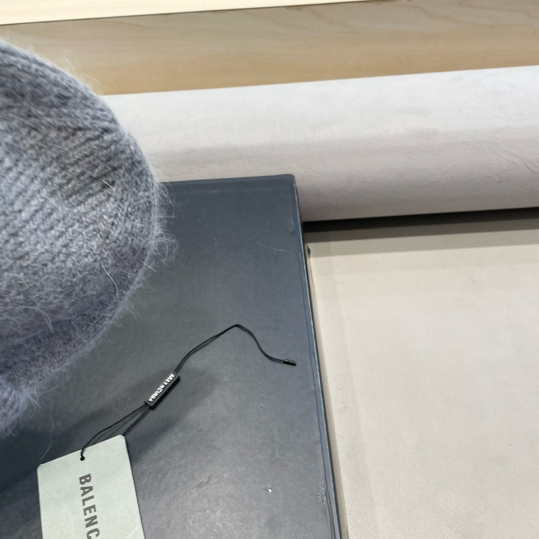 巴黎世家可爱高级感兔毛白色毛线帽子女潮韩版秋冬日系冷帽保暖套头针织帽