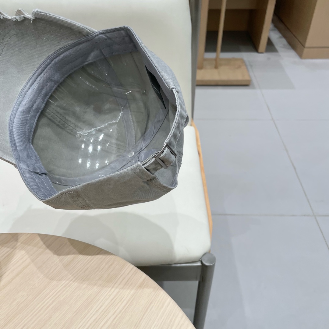 蒙口MONCLER新款棒球帽，时尚炸街单品，风格很OK，网红.时尚博主的最爱！高品质舒适透气，凹造型很好