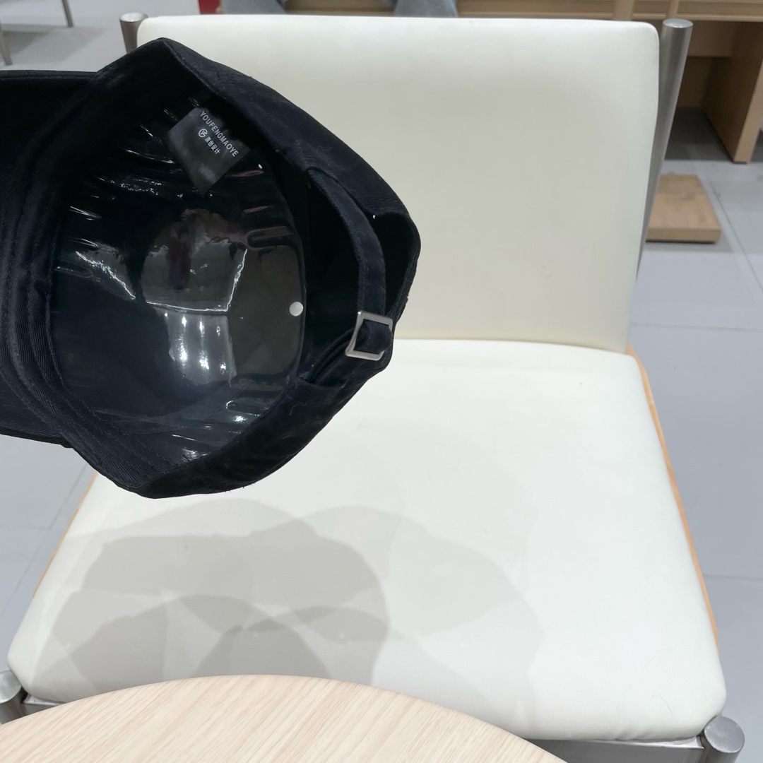 蒙口MONCLER新款棒球帽，时尚炸街单品，风格很OK，网红.时尚博主的最爱！高品质舒适透气，凹造型很好