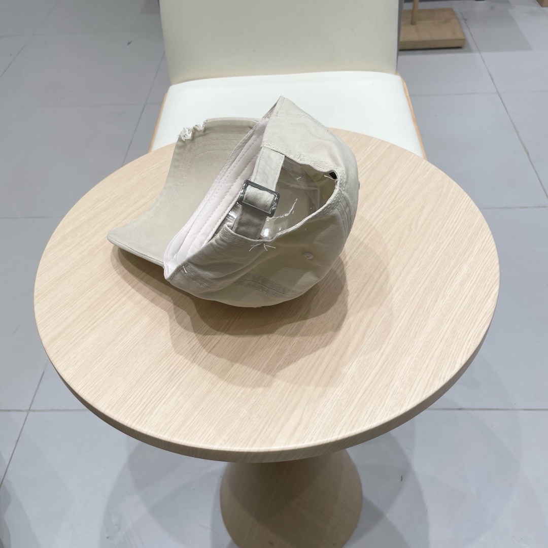 蒙口MONCLER新款棒球帽，时尚炸街单品，风格很OK，网红.时尚博主的最爱！高品质舒适透气，凹造型很好