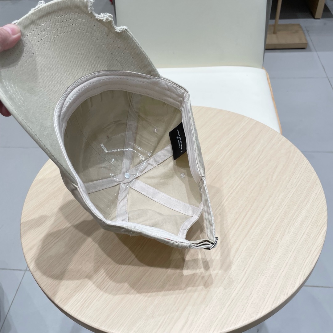 蒙口MONCLER新款棒球帽，时尚炸街单品，风格很OK，网红.时尚博主的最爱！高品质舒适透气，凹造型很好