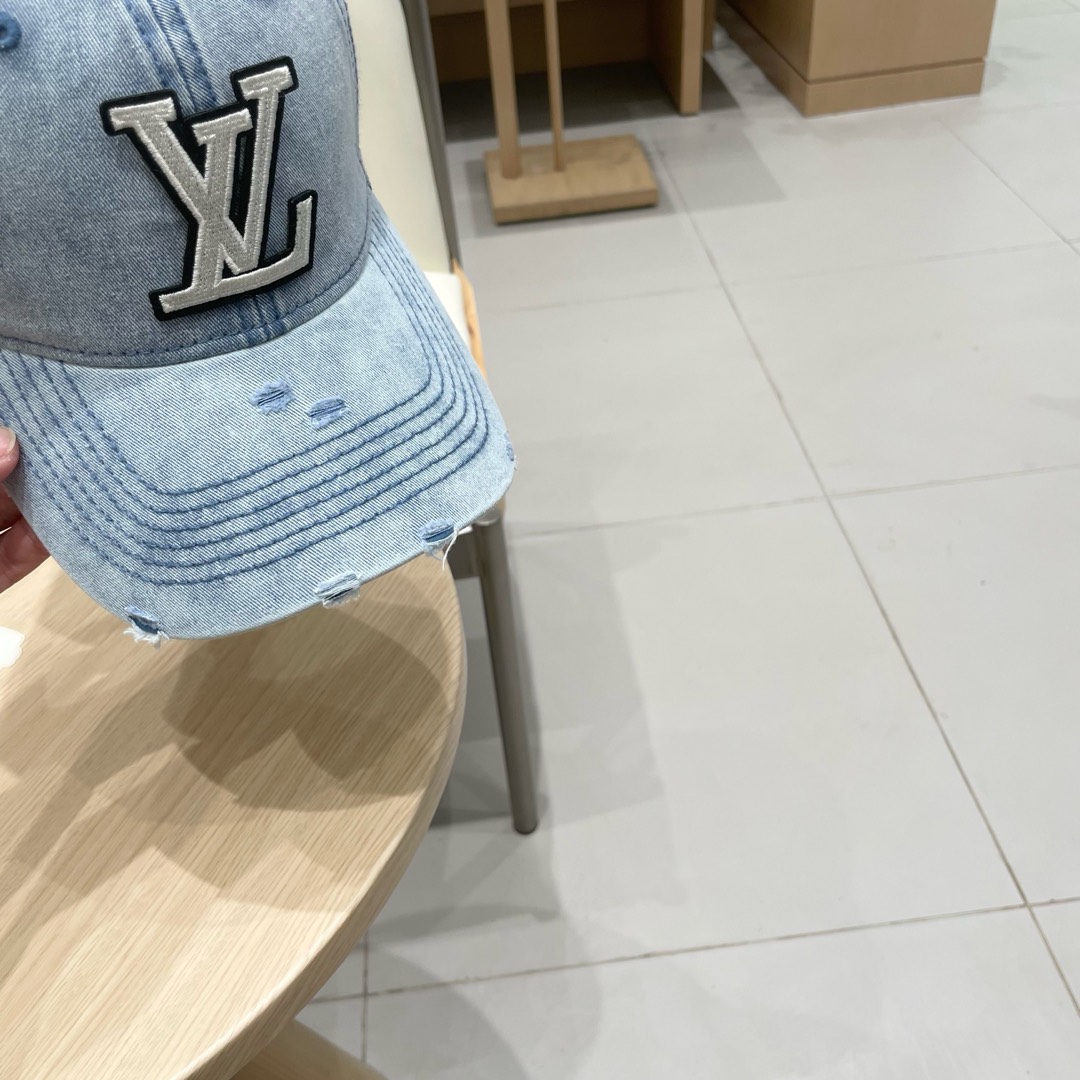 🧢LV路易威登🧢 官网高版出货，刺绣字母棒球帽，非常经典的经典，流行的复古美，四季可用，出门必备，非常显