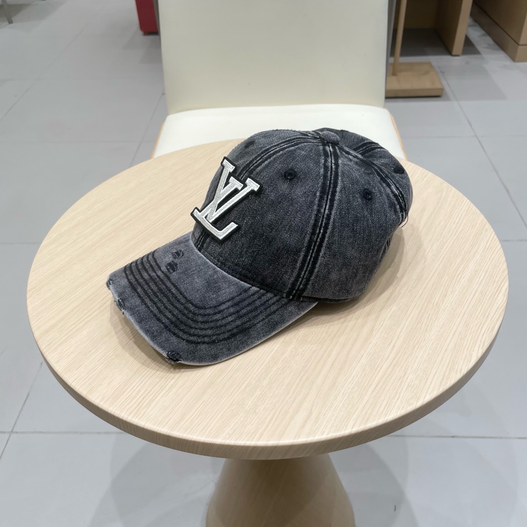 🧢LV路易威登🧢 官网高版出货，刺绣字母棒球帽，非常经典的经典，流行的复古美，四季可用，出门必备，非常显