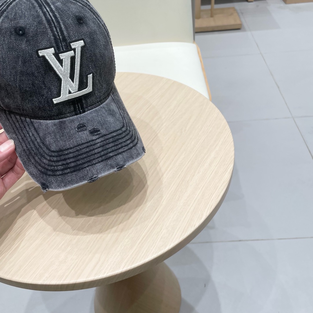 🧢LV路易威登🧢 官网高版出货，刺绣字母棒球帽，非常经典的经典，流行的复古美，四季可用，出门必备，非常显