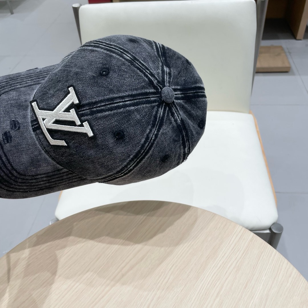🧢LV路易威登🧢 官网高版出货，刺绣字母棒球帽，非常经典的经典，流行的复古美，四季可用，出门必备，非常显