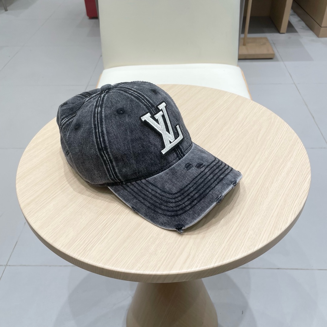 🧢LV路易威登🧢 官网高版出货，刺绣字母棒球帽，非常经典的经典，流行的复古美，四季可用，出门必备，非常显