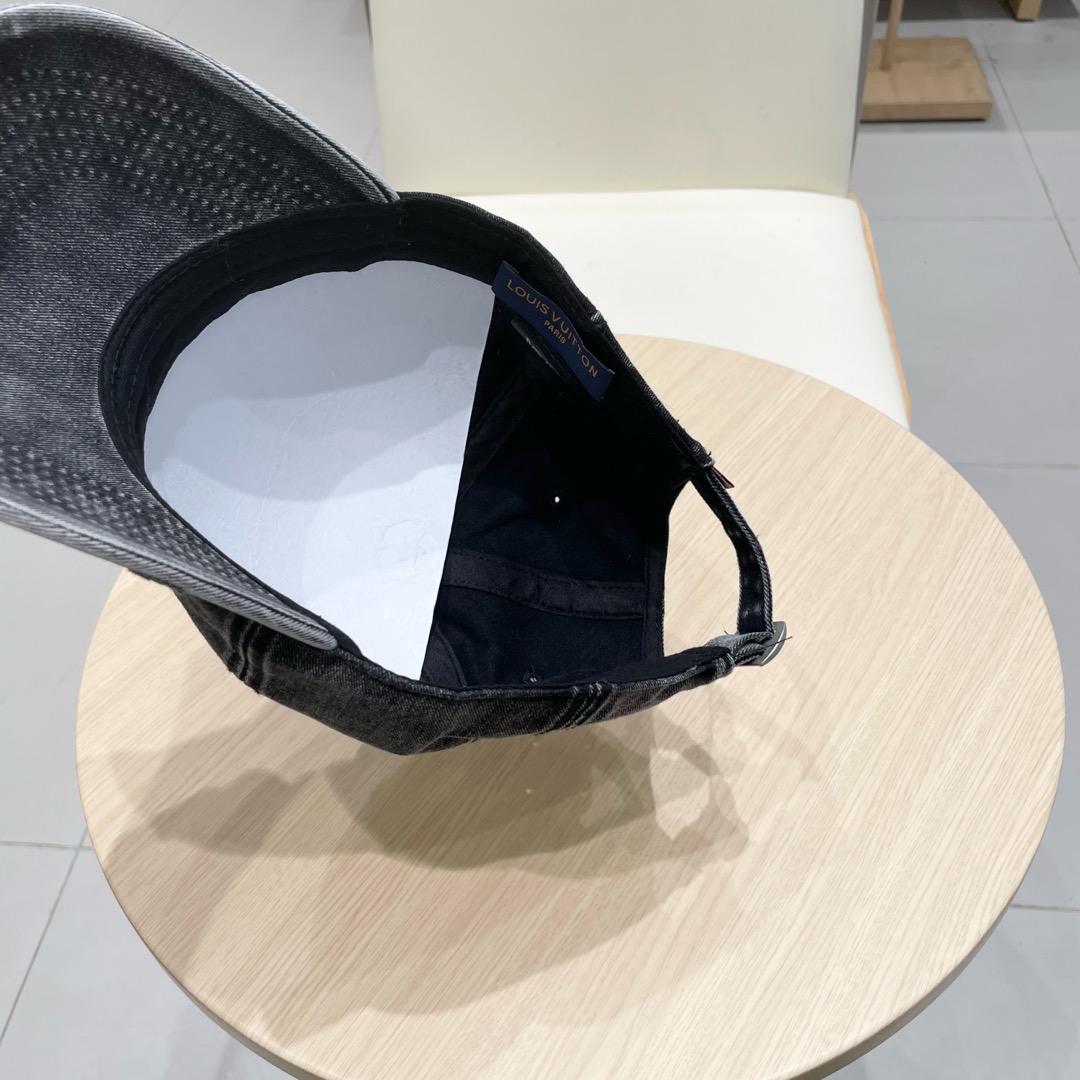 🧢LV路易威登🧢 官网高版出货，刺绣字母棒球帽，非常经典的经典，流行的复古美，四季可用，出门必备，非常显