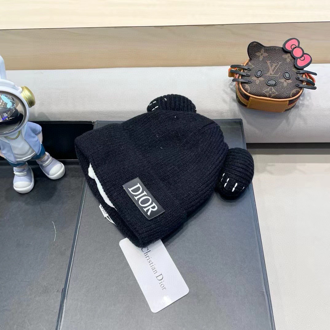 NO:219715,Dior bear ear wool hat for women autumn and winter Korean style thickened warm and versatile cute large-size face-showing small knit hat fisherman hat baseball hat knit hat, hat, dior, espadrilles, hats19860909Dior 熊耳朵毛线帽子女秋冬韩版加厚保暖百搭可爱大版型显脸小针织帽帽子渔夫帽棒球帽针织帽,帽子,dior,espadrilles,hats,hat