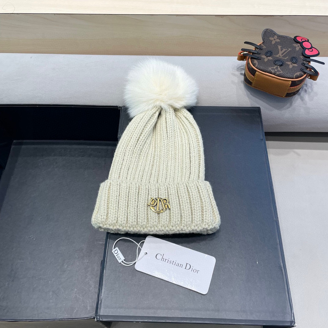 NO:219751,Moncler knitted hat autumn and winter new hat women's wool hat imitation fox wool ball hat fake wool ball thickened warm hat hat fisherman hat baseball cap knit hat, hat, christian louboutin, espadrilles, hats19860909moncler针织帽秋冬新款帽子女士毛线帽仿狐狸毛球球帽假毛球加厚保暖帽子帽子渔夫帽棒球帽针织帽,帽子,christian louboutin,espadrilles,hats,hat