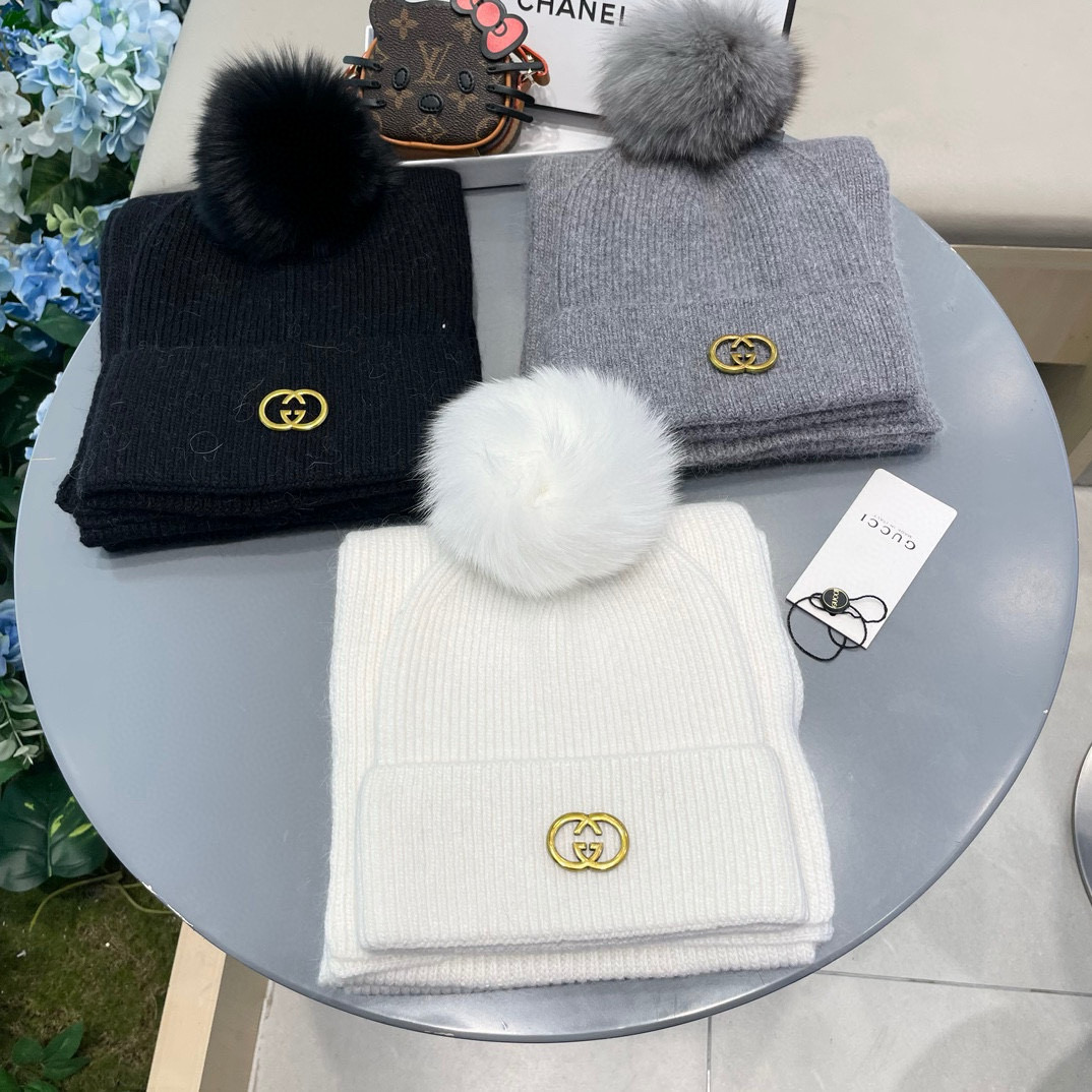 NO:219836,Gucci classic suit hat with fox fur ball!  Hat scarf!  Cashmere Rabbit Fur quality!  It’s super comfortable~ You’re just a short set of hats this winter~ It’s warm and fashionable!  Universal style for men and women! Can be used as a couple style!  Complete anti-counterfeiting label hanging cards!  Many styles, welcome to choose!! Hats, fisherman hats, baseball hats, knit hats, hats, gucci, espadrilles, hats19860909古奇GUCCI经典套装帽子配狐狸毛球！帽子围巾！羊绒兔绒品质！暖暖哒超级舒服～这个冬天你就差这么一套套装帽子啦～又保暖又时尚！男女通用款!可以做情侣款！防伪标签吊卡齐全！多多款式,欢迎选择!!帽子渔夫帽棒球帽针织帽,帽子,gucci,espadrilles,hats,hat