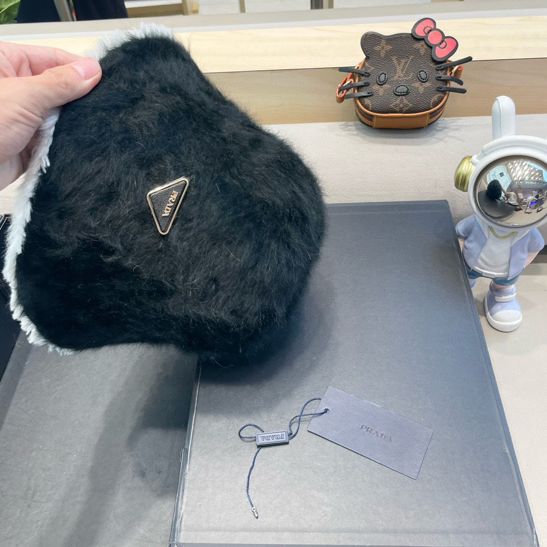 sombrero prada 2024 — photo 9