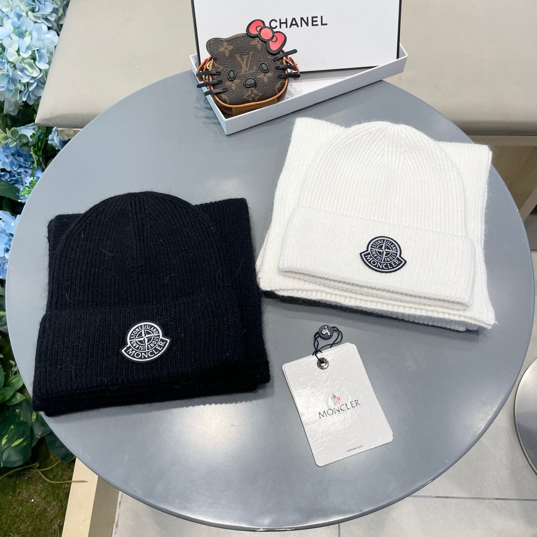 Classic Wool and Rabbit Blend Scarf for Stylish Warmth and Versatility