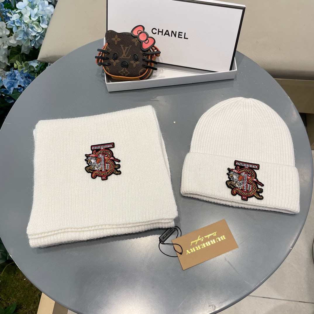 NO:602068,BURBERRY Xiaohongshu popular style, official website new classic suit hat!  Hat and scarf!  It feels great in hand!  It’s warm and super comfortable. This winter, all you need is a hat set like this. It’s warm and fashionable!  Welcome to choose!! Suit, suit, burberry, burberry, hats19860909巴宝莉 BURBERRY小红书爆款,官网新品经典套装帽子！帽子围巾！手感一级棒！暖暖哒超级舒服～这个冬天你就差这么一套装帽子啦～又保暖又时尚！欢迎选择!!套装,套装,burberry,burberry,hats,accessory