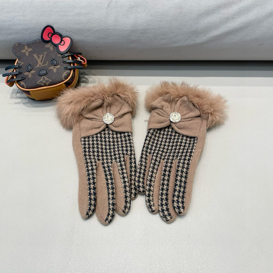 DIOR迪奥秋冬懒兔毛羊毛手套👍值得对比。。同款不同品质，秒杀市场差产品，羊毛十懒兔毛内里加绒 🙌经典不